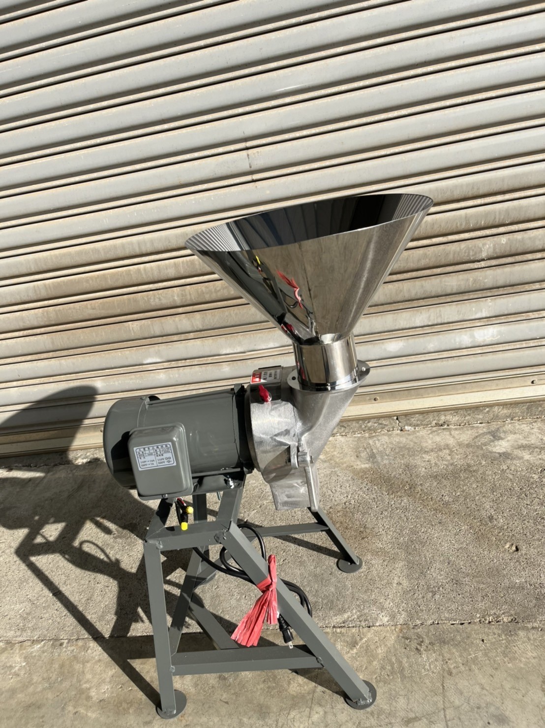 SYDF-DF-08   1.5HP磨泥機110V(白鐵漏斗-選配)
