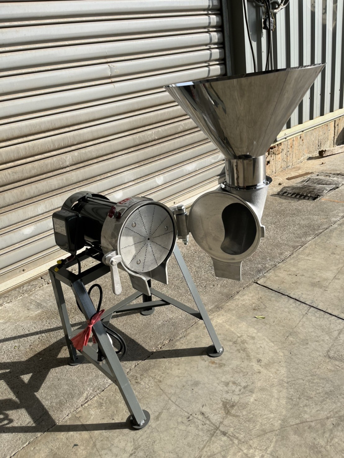 SYDF-DF-08   1.5HP磨泥機110V(白鐵漏斗-選配)